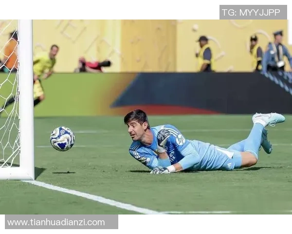 足球明星吸烟瞬间曝光引发热议健康与形象的双重考量