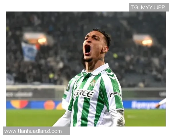 足球明星受伤瞬间视频曝光引发球迷热议与担忧