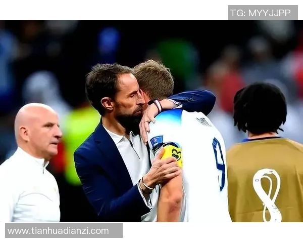 足球明星因球迷感动泪洒赛场展现真情瞬间引发共鸣