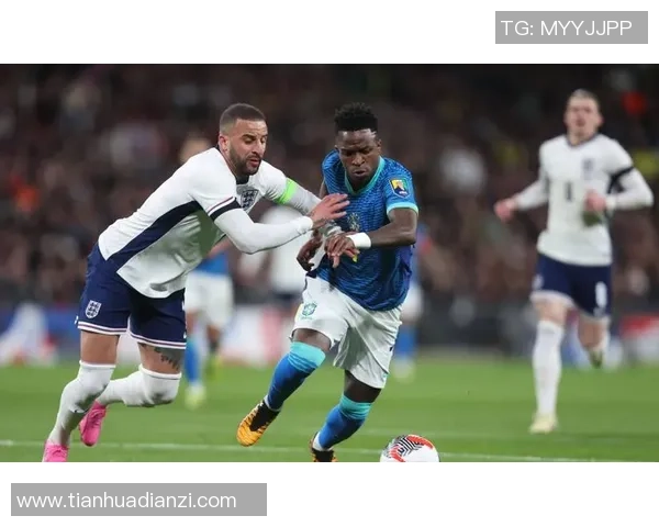 足球明星小尔多的传奇之路与辉煌成就揭秘