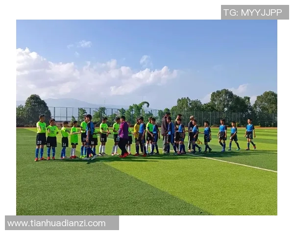 足球明星慷慨捐赠陇川足球场助力青少年体育发展与梦想实现