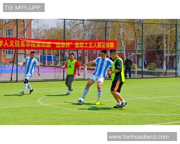 足球明星携手同框展现激情瞬间的精彩合影分享