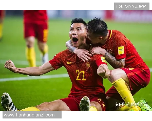 足球明星掰手腕精彩瞬间大合集展现运动员的力量与魅力