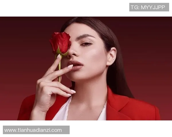 足球明星粉色头发女展现个性魅力引领时尚潮流成为新一代偶像